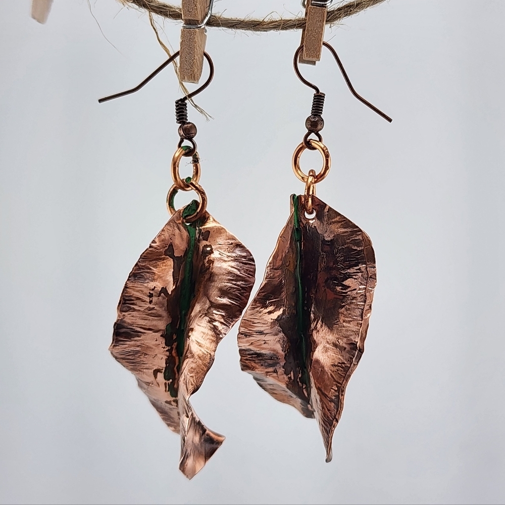 COPPER HAMMERED LEAVES & GREEN PATINA DANGLING EARRINGS